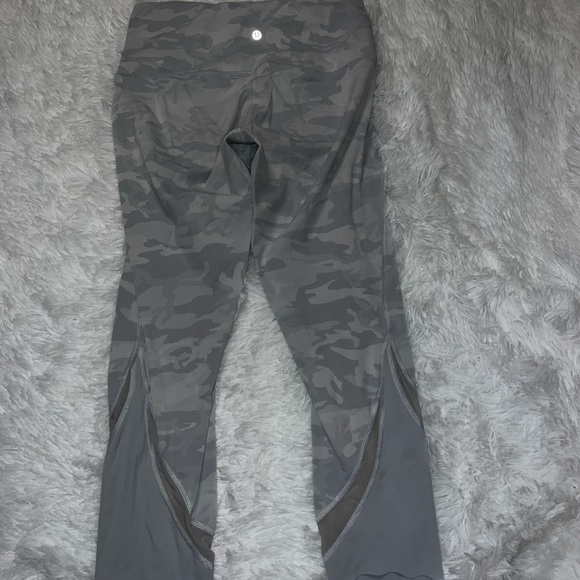 Lululemon Wunder Under with Scallop Trim and Mesh White Camouflage size 12 - Picture 4 of 5